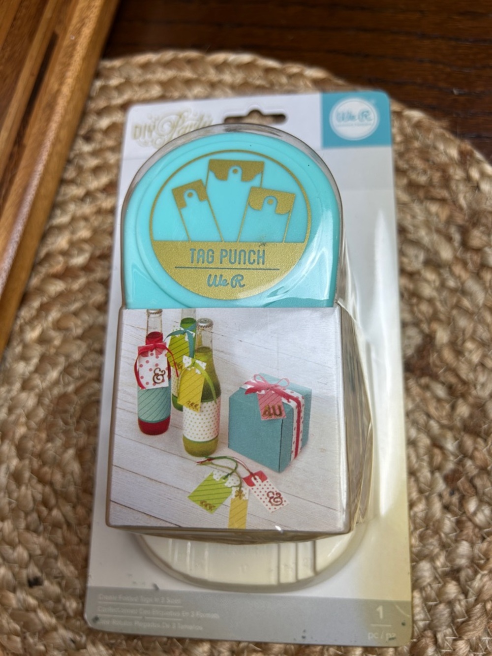 American Crafts We R Memory Keepers DIY Party Tools - Tag Punch - Picture 5 of 6